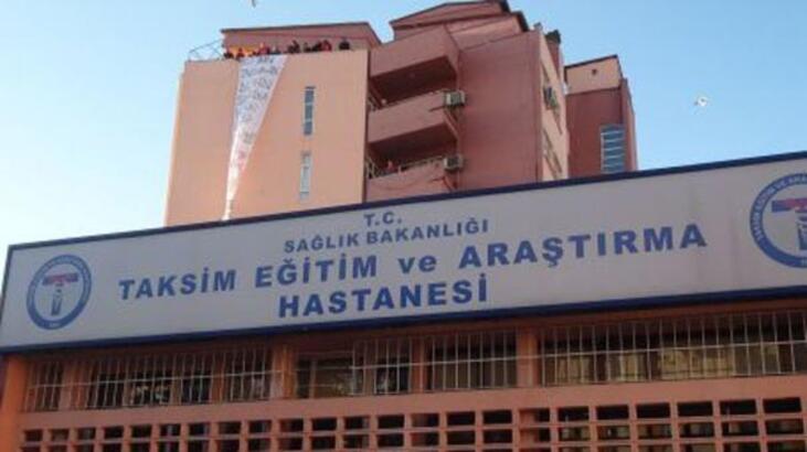 Beyoğlu'nda bulunan Türkiye'nin en ünlü hastanelerinden birisi olan Taksim Eitim ve Araştırma Hastanesi'nin  2000'lerin başında çekilmiş bir fotoğrafı